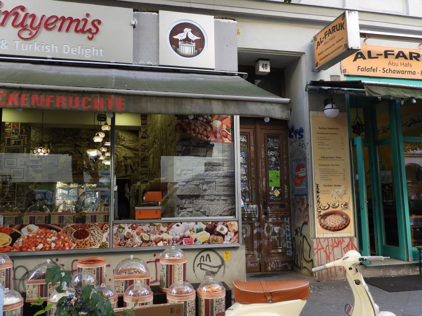 Kreuzberg: Culinary Food Tour - Mariannenstraße and Oranienplatz: where the tour slows down just enough