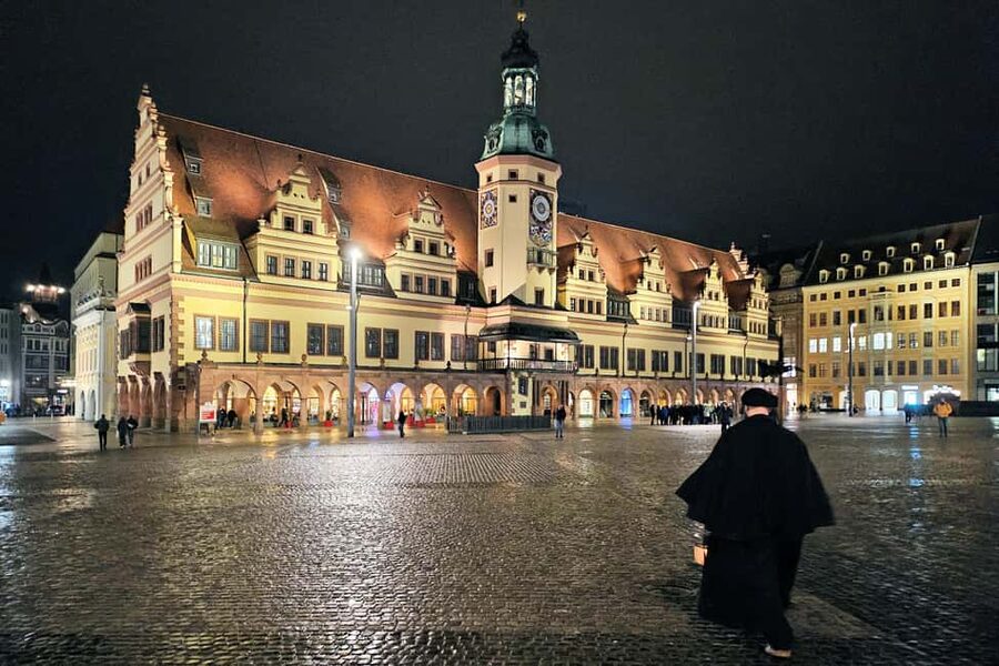Leipzig: 1.5-Hour Public Tour with Night Watchman Bremme - Getting the most from a 1.5-hour evening walk
