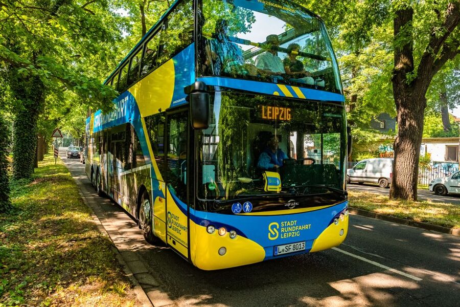Leipzig: 1-Day Hop-On Hop-Off Bus and Leipzig Zoo Ticket - Using the hop-on hop-off bus with 13 stops (without wasting time)