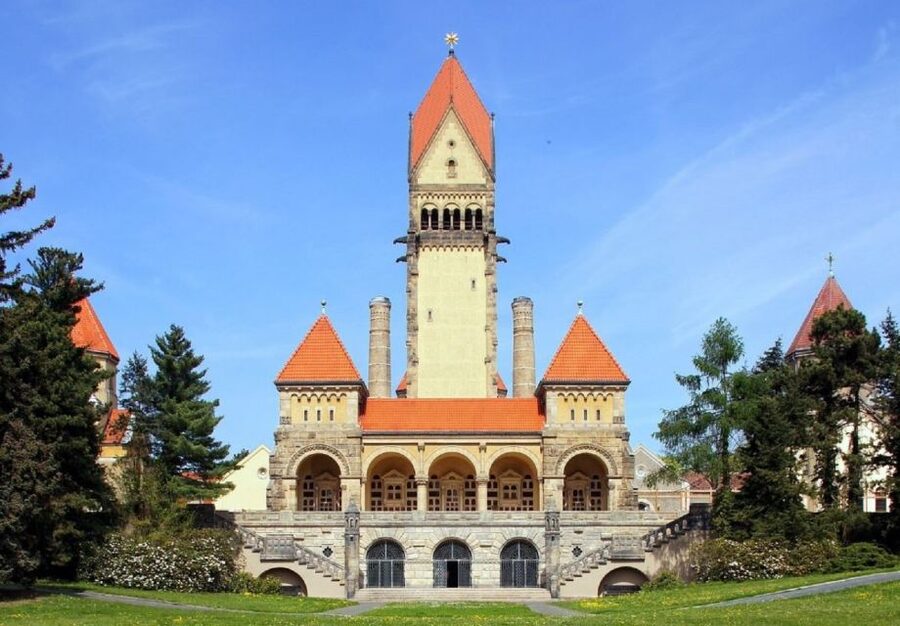 Leipzig: Guided Tour of the Southern Cemetery - The Fun Part: Funerary Art and Why About 500 Works Changes Everything