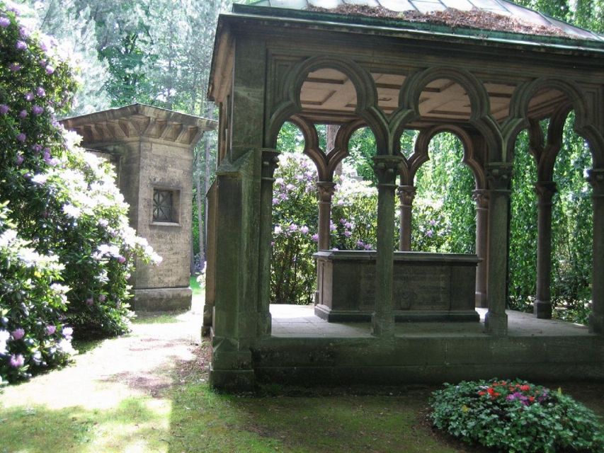 Leipzig: Guided Tour of the Southern Cemetery - Who This Tour Suits Best (and Who Should Rethink It)