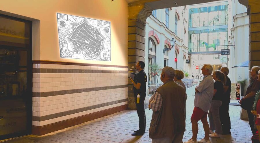 Leipzig: Old Town Tour - innovative & entertaining - City-wall projections and headset audio at Höfe am Brühl