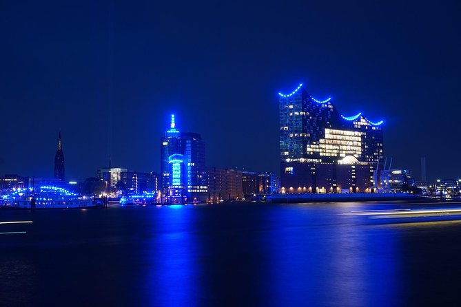 Lights tour through the port of Hamburg and to the historic warehouse district - Drinks and food: what is included and what you should plan for
