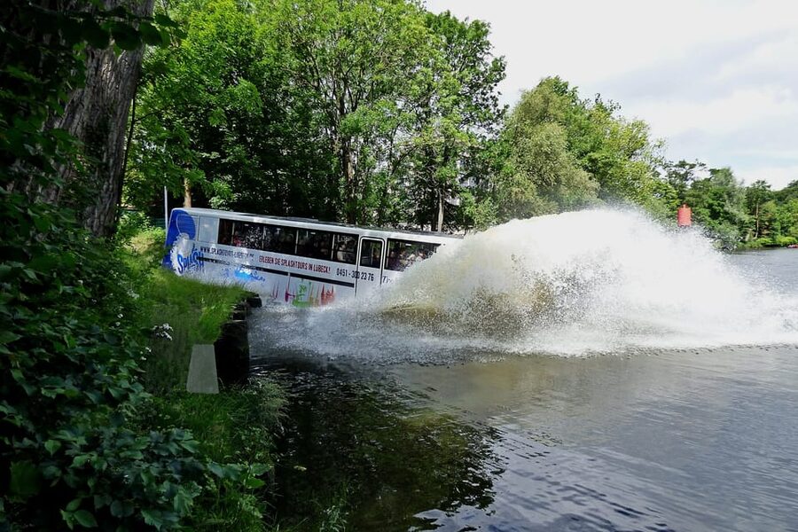 Lübeck: 1-Hour Splash Bus City Tour - The River Cruise: 7 Towers, Holsten Gate, and Bridges