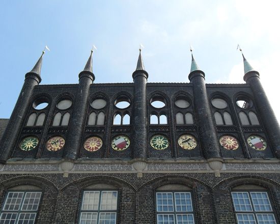 Lübeck: Classic Tour of the Hanseatic City - Teufelchen and St. Mary’s Church: the skyline story, in real time