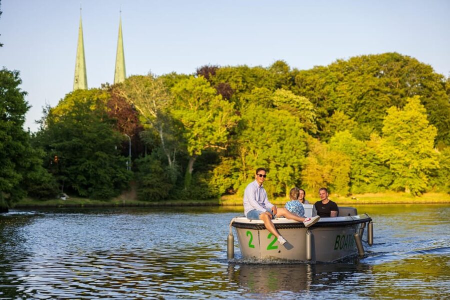 Lübeck: Electric Boat Rental - without driving licence - Key things that make this e-boat rental worth your time