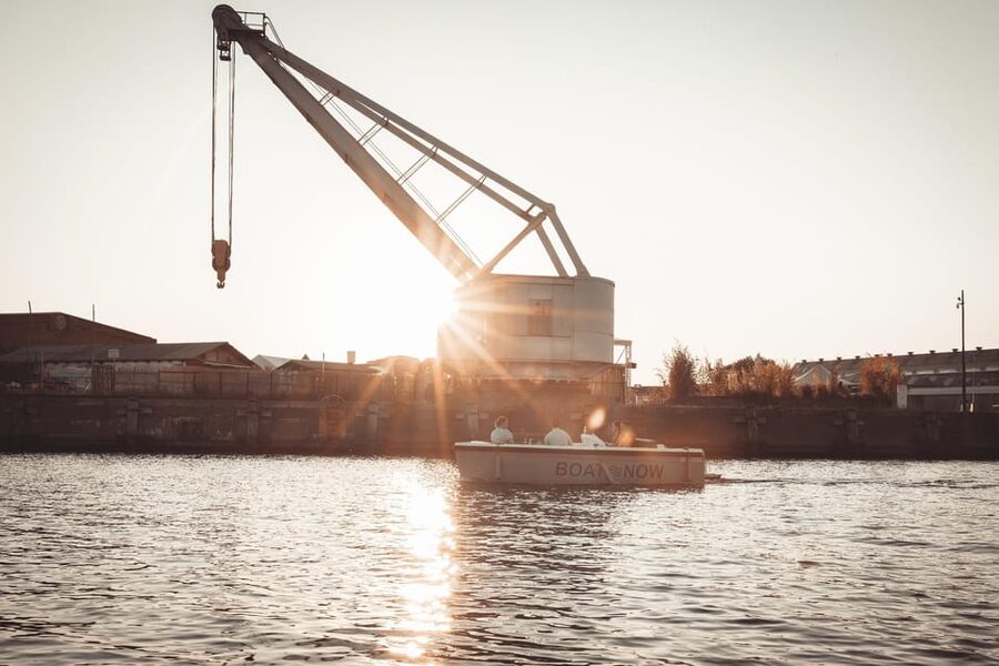 Lübeck: Electric Boat Rental - without driving licence - Should you book Boat-Now Lübeck e-boats?