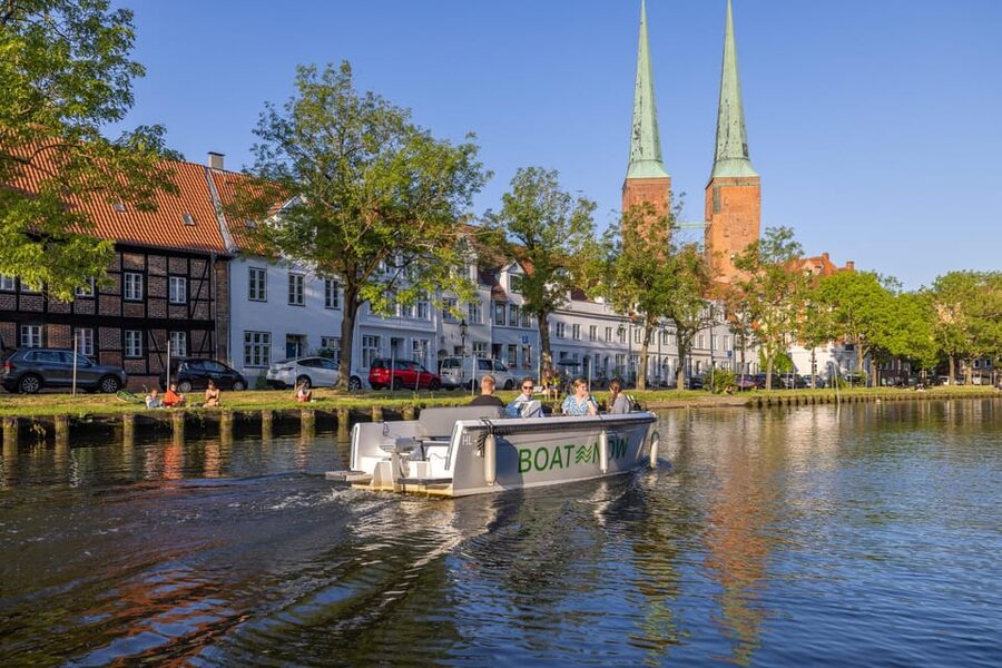 Lübeck: Electric Boat Rental - without driving licence - Safety and comfort: the quiet details that make a rental feel dependable
