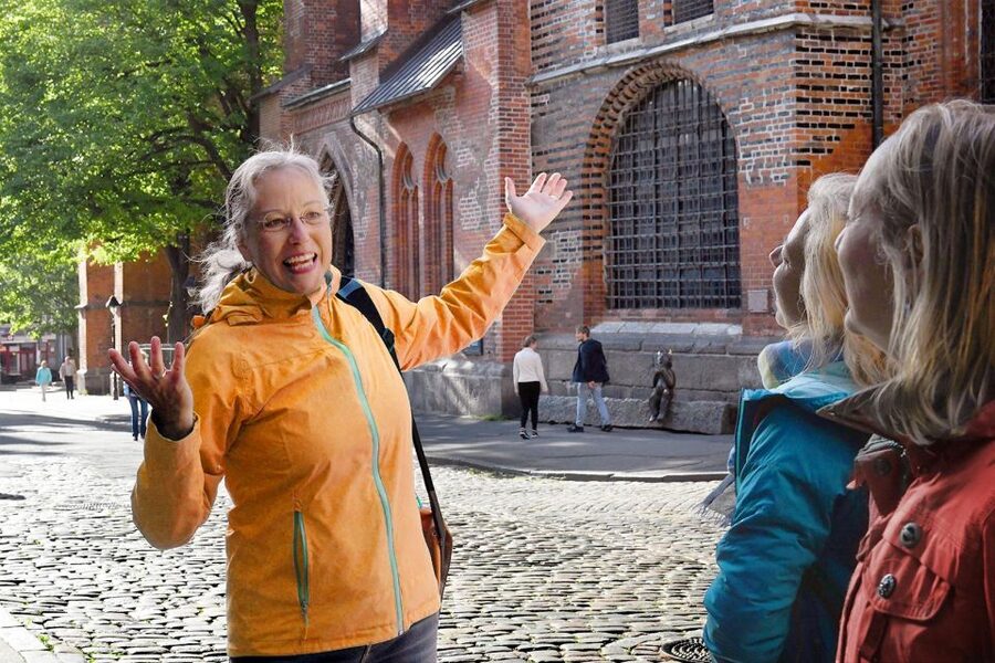 Lübeck: entertaining guided tour to old town highlights - Starting at the Holstentor: instant orientation in Lübeck