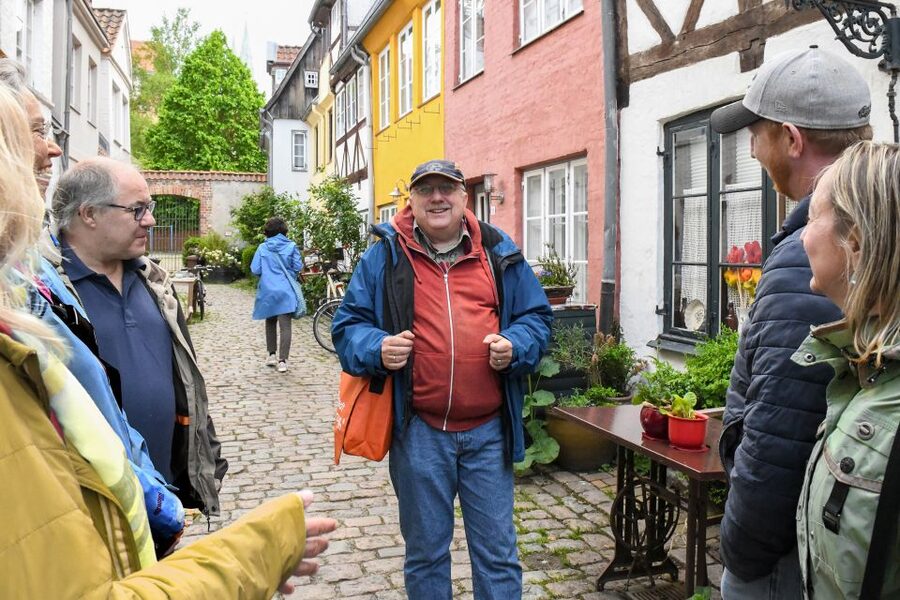 Lübeck: Entertaining Tour Through Hidden Courtyards - Small Stalls and Worker Life: Courtyards as Everyday Infrastructure