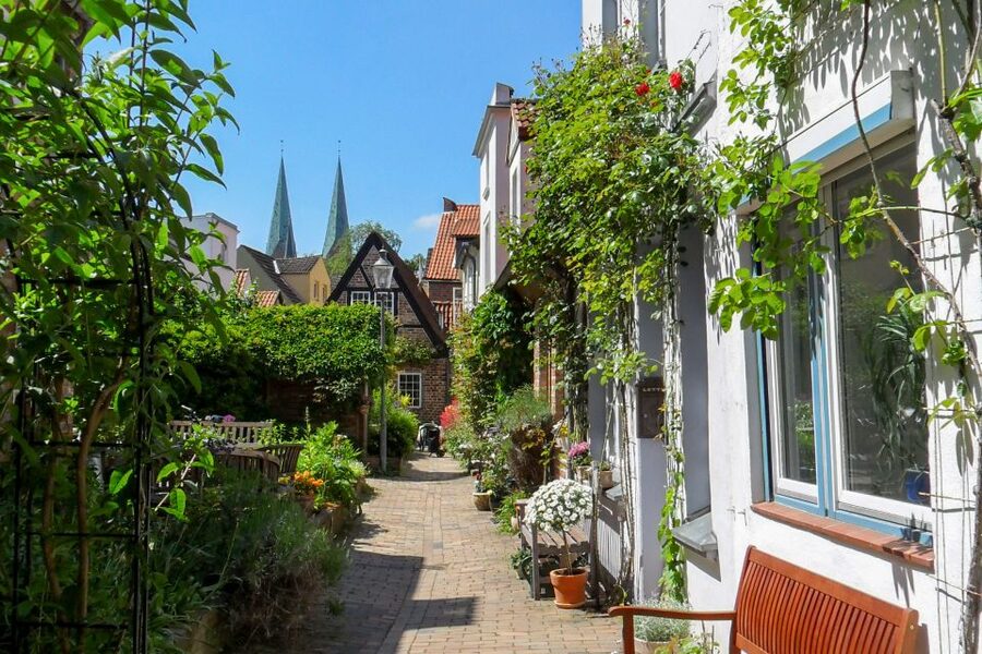 Lübeck: Entertaining Tour Through Hidden Courtyards - Meeting at Burgtor: Start Where the City Still Has a Boundary