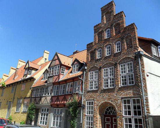 Lübeck: Hanseatic League History Walking Tour - Walking from the Holsten Gate into Hanseatic Lübeck