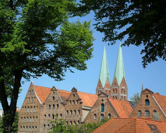 Lübeck: Hanseatic League History Walking Tour - The Hospital of the Holy Spirit and Lübeck backyards