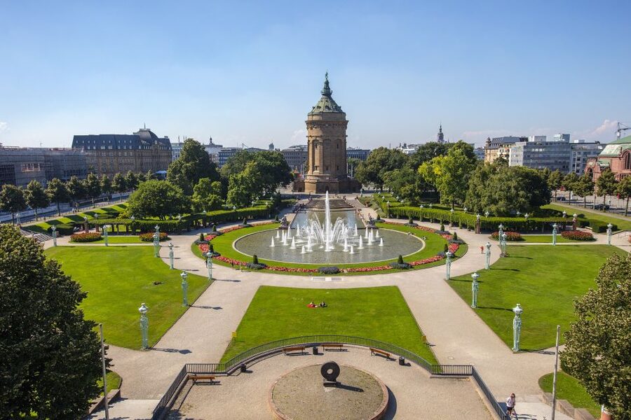 Mannheim, guided costume tour: Tour with Night Watchman - A Night Watchman Story Walk Through Mannheim’s Palace Era