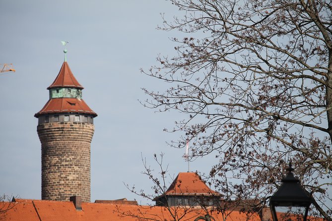 Medieval Tour in Nuremberg in Spanish - Ehekarussell: la fuente de los placeres del matrimonio