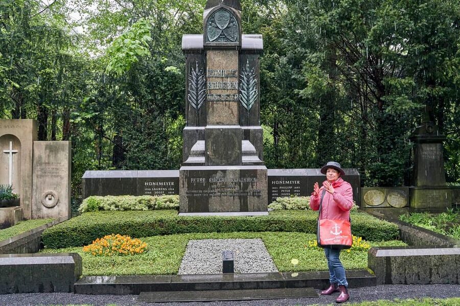 Melaten Friedhof: Guided tour with all senses - Melaten Friedhof in Cologne: Part park, part emotional storytelling