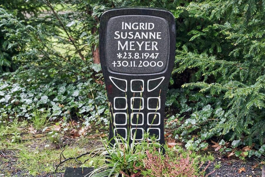Melaten Friedhof: Guided tour with all senses - The Millionenallee and famous graves: Celebrities, politicians, and the center axis