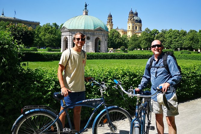 Mini Classic Bike Tour @ 4pm incl. Beer Garden & Surfers 2,5 hrs - English Garden and Chinesischen Turm: how to enjoy the beer garden stop