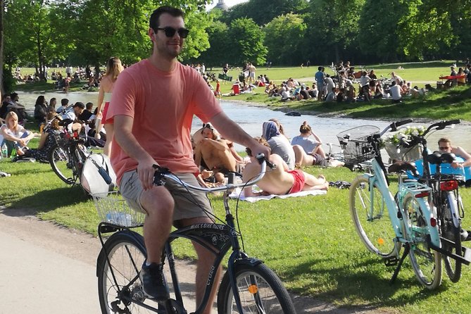 Mini Classic Bike Tour @ 4pm incl. Beer Garden & Surfers 2,5 hrs - Your route from Marienplatz to the English Garden Surfers