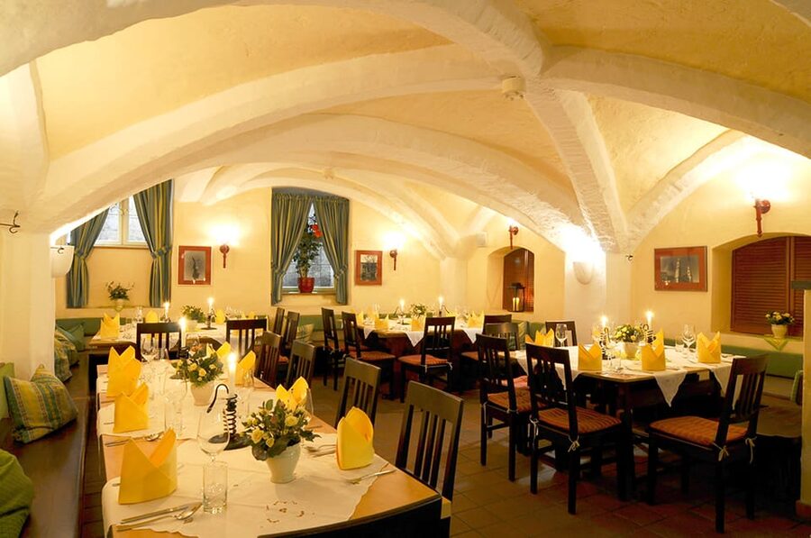 Munich: 3-Hour Culinary Nightwatch Tour - Gruftgasse and Schäfflergasse, where wine was the star