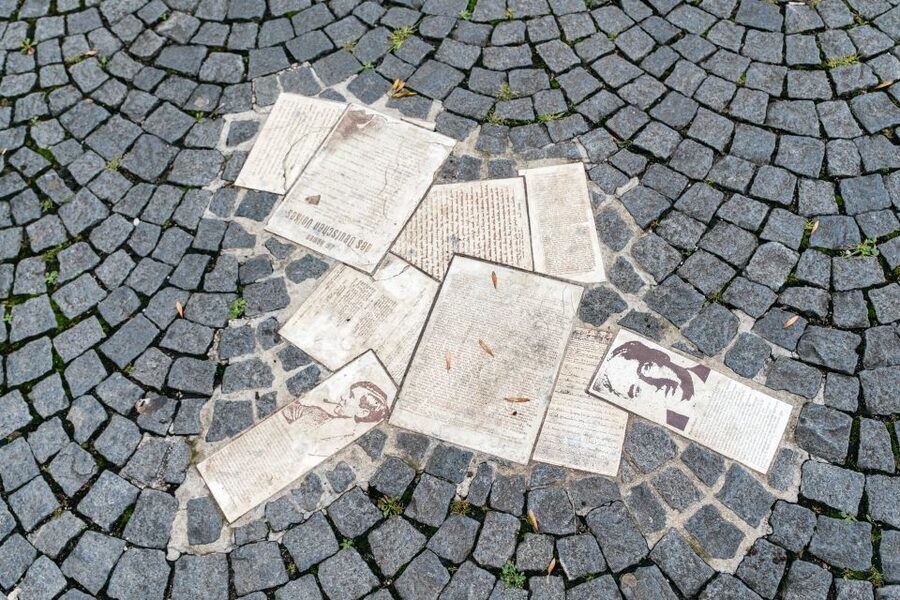 Munich 3-Hour Guided Bike Tour - Königsplatz and Pinakothek der Moderne: Classicism to modern design