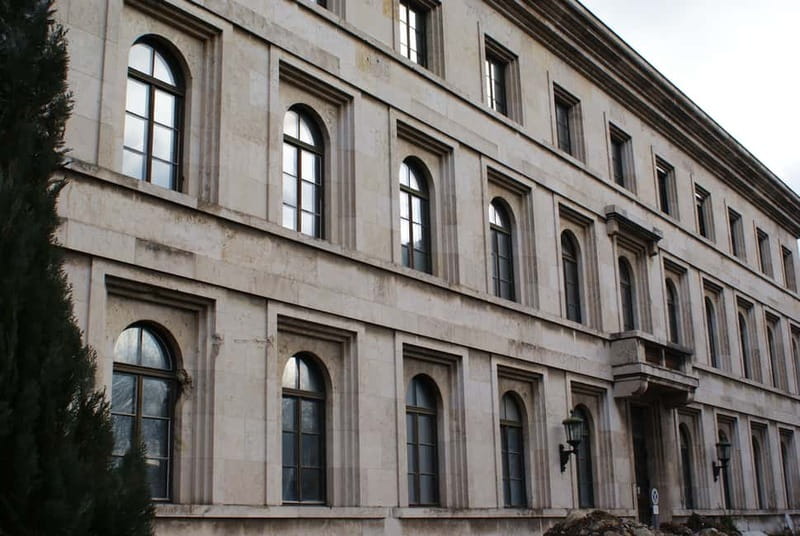 Munich and Nazi History Combination Day Tour Small Group - The 3:00 PM Munich walk: Hitler-era places you can actually point to
