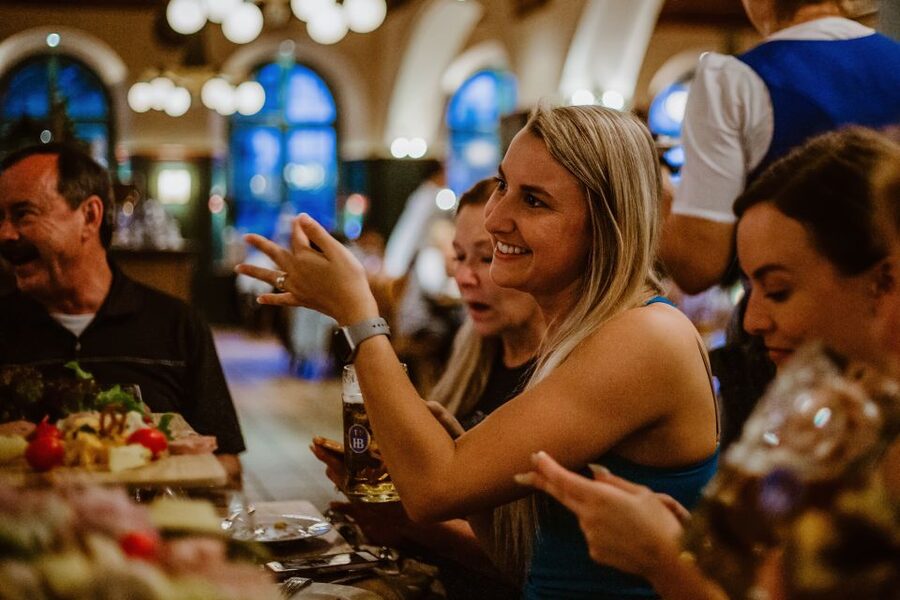 Munich: Beer and Food Tour with Dinner & Oktoberfest Museum - The walk and the beer story, from Hausfrauen to 1516