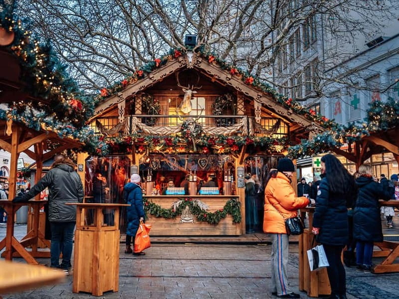 Munich: Christmas Markets Food & Drink Tour - Marienplatz: Start in the Center, Not in the Chaos