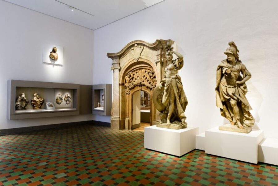 Munich: City Pass 45+ Top Attractions and Public Transport - Where history hits: Jewish Museum and NS Documentation Center