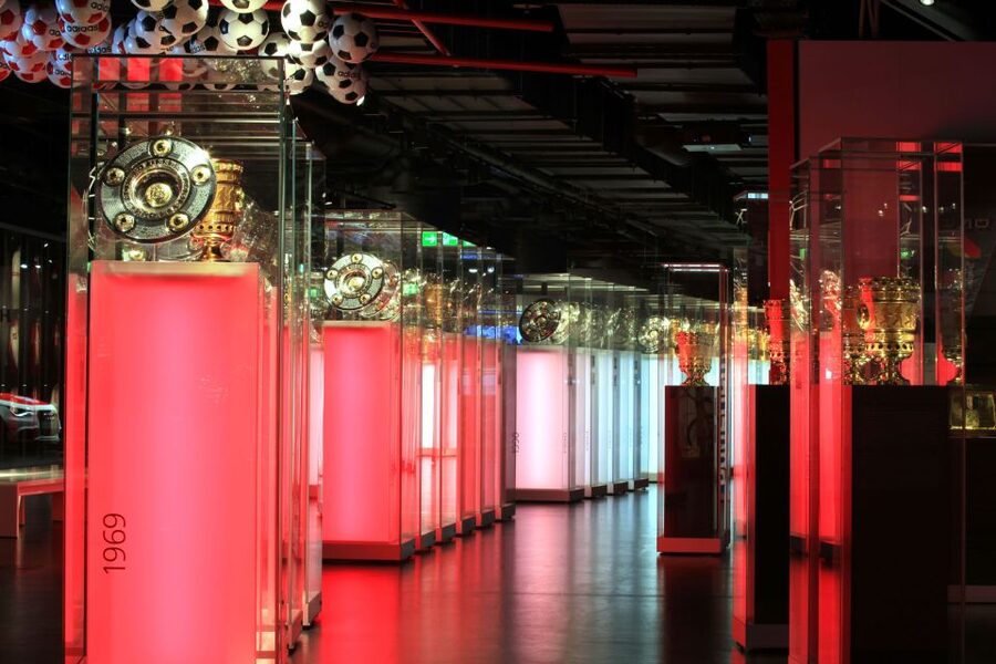Munich: FC Bayern Museum Entry Ticket - Starting smart: Haupteingang Süd, lockers, and how to get oriented fast