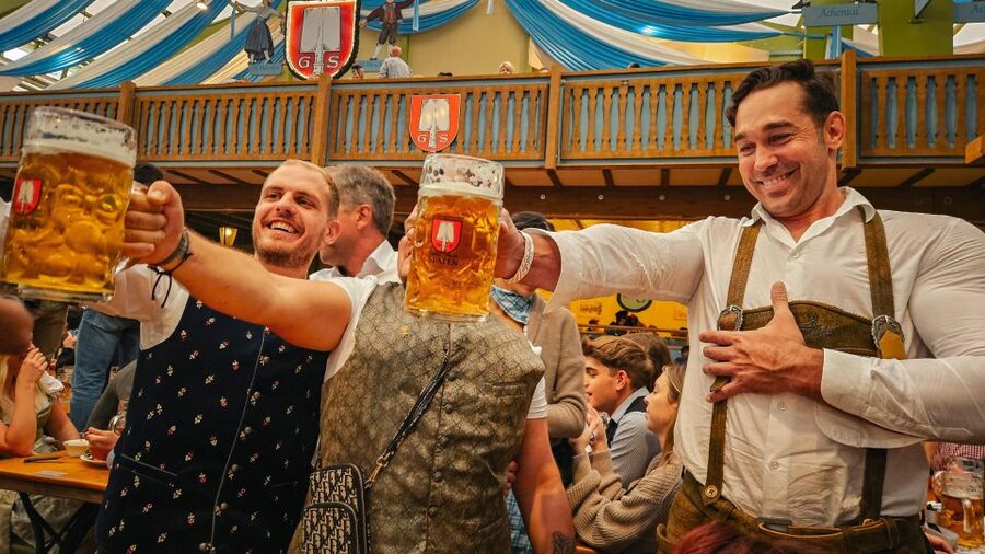 Munich: Guided Oktoberfest Experience with Beer and Lunch - The walking tour around Oktoberfest grounds, plus the best photo beats