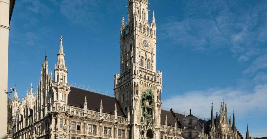 Munich: Guided Tour of the historic Town Hall on Marienplatz - Why Marienplatz’s New Town Hall is more than a quick stop