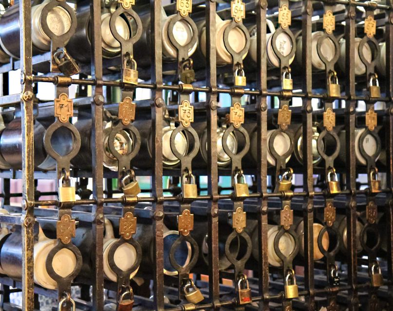 Munich: Hofbräuhaus Guided Tour with 1 Beer - Price and logistics: a tour that feels worth it if you arrive ready