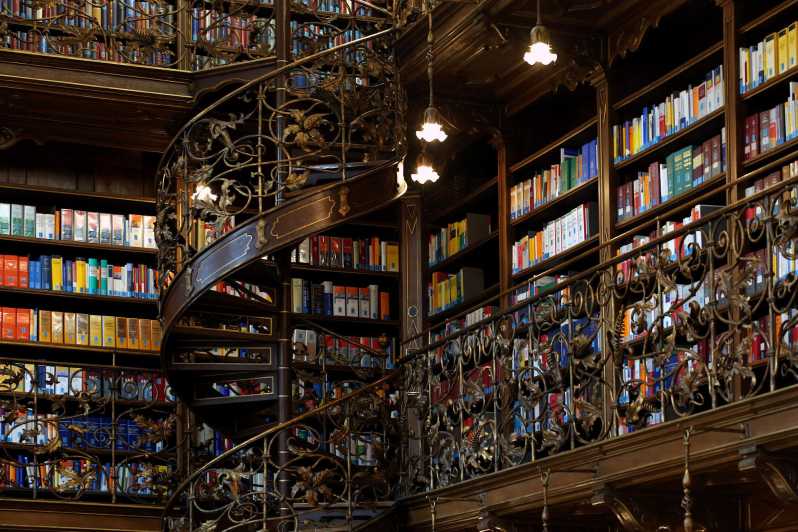 Munich: Law Library Guided Visit with Entry Tickets - 30 minutes, bilingual at once: how the tour tempo works