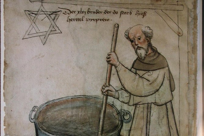 Munich Macabre Group Walking Tour - Alter Hof: Wittelsbacher power, medieval combat theories, and pottery from a wartime find