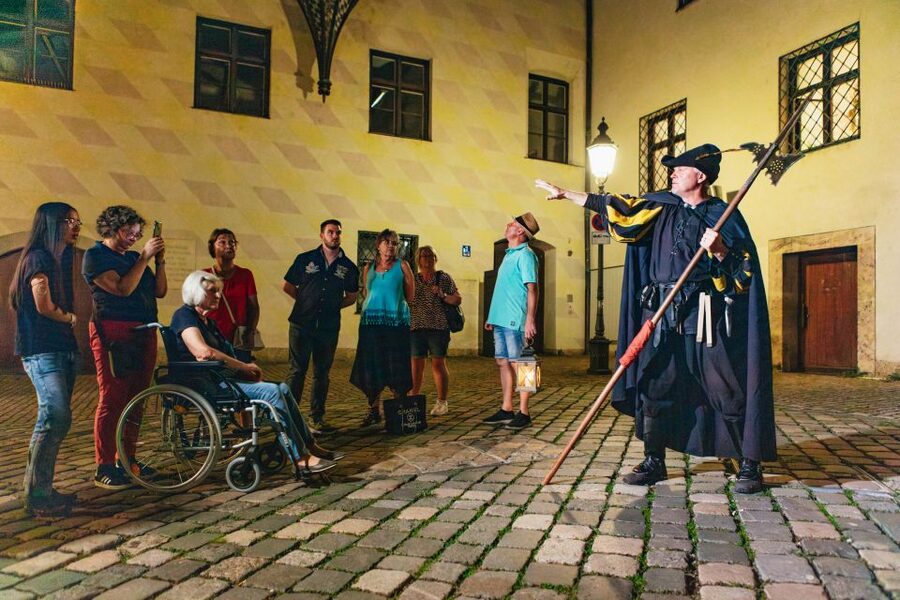 Munich: Middle Ages Tour with Night Watchman - Metzgerzeile and the warning story about bad bakers