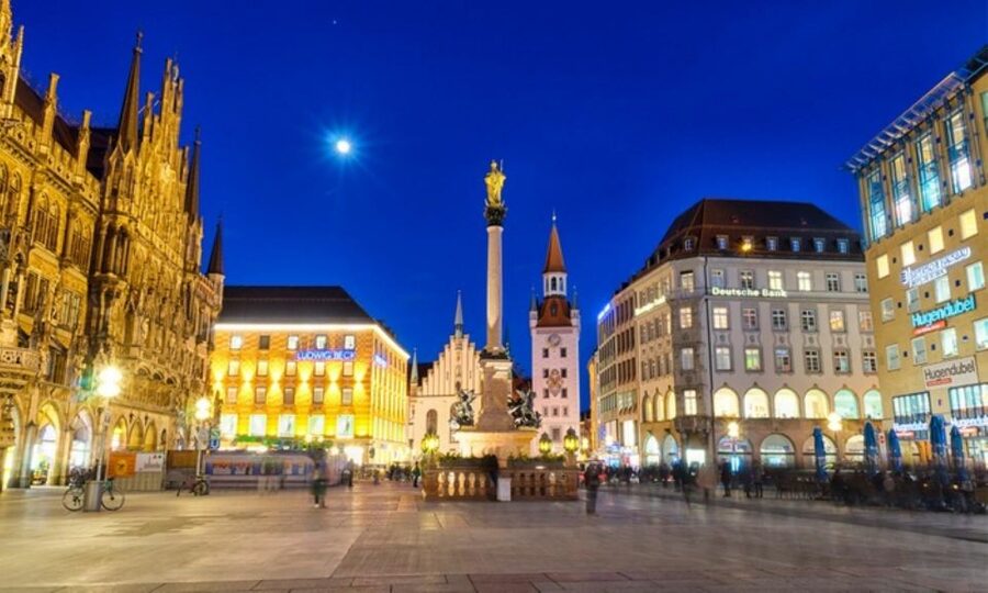 Munich: Night Watchman Torch Tour in German - Meeting at Spielzeugmuseum and Getting Ready for a 2-Hour Walk