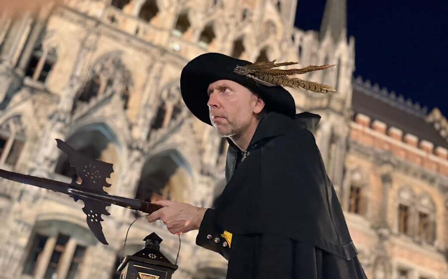 Munich: Night Watchman Tour in English - Meeting at Mary’s Column in Marienplatz, then letting the story steer you