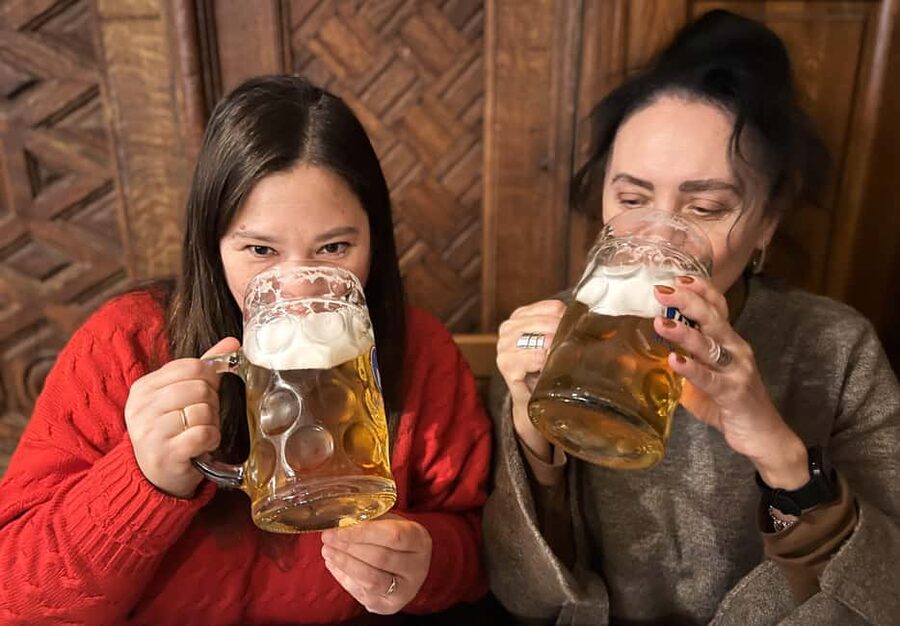 Munich: Old Town Food Tour with 10+ Tastings, Beer & Pretzel - Meeting at Sebastiansplatz: how the route starts and how to not lose your group