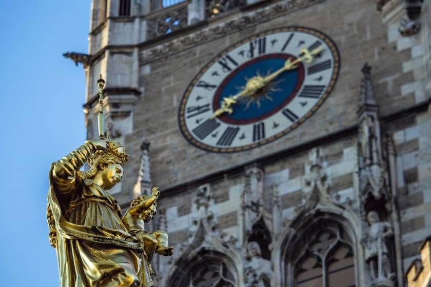 Munich: Old Town Guided Walking Tour - Maximilianstraße, Odeonsplatz, and the Residenz Area: Big Power in Short Steps