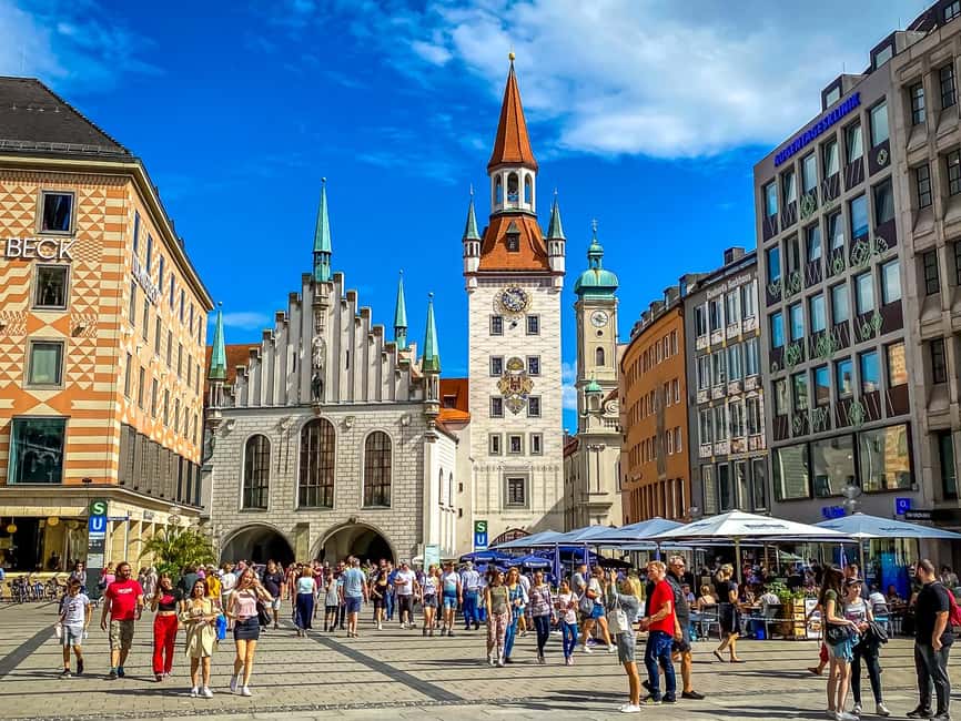 Munich Old Town - Guided Walking Tour in English - Hofbräuhaus: Bavaria’s beer culture and the stories behind the mugs