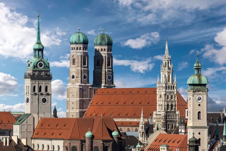 Munich: Old Town Guided Walking Tour - New Town Hall and Marienplatz, More Than Just a Pretty Square