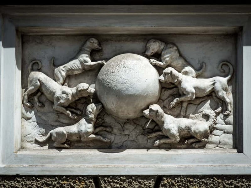 Munich: Raven Black Witches and Executioners Walking Tour - Ravens, grave-diggers, and executioner imagery you can picture