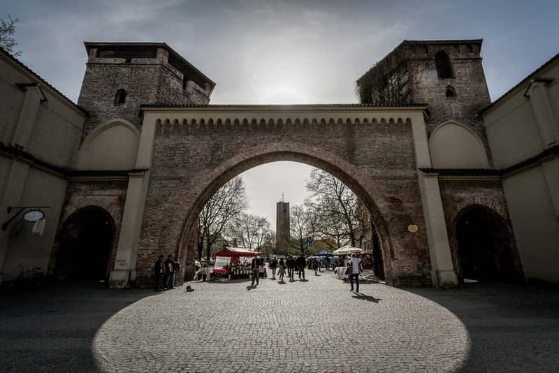 Munich: Raven Black Witches and Executioners Walking Tour - Finding the route: Frauenkirche meeting point and a quick orientation