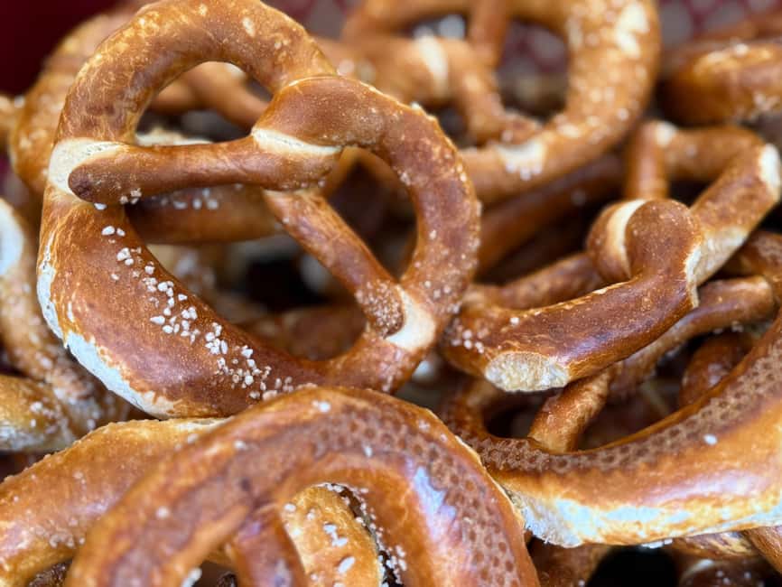 Munich: Viktualienmarkt & Altstadt Food Tour - Key highlights you will feel right away
