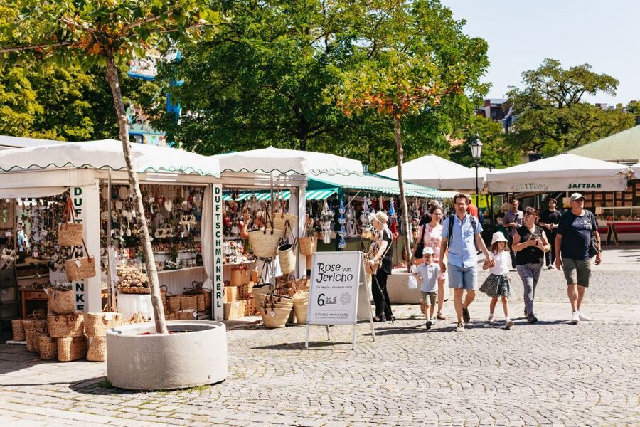 Munich: Viktualienmarkt Food Tour - Cheese and bread tastings that actually teach you something