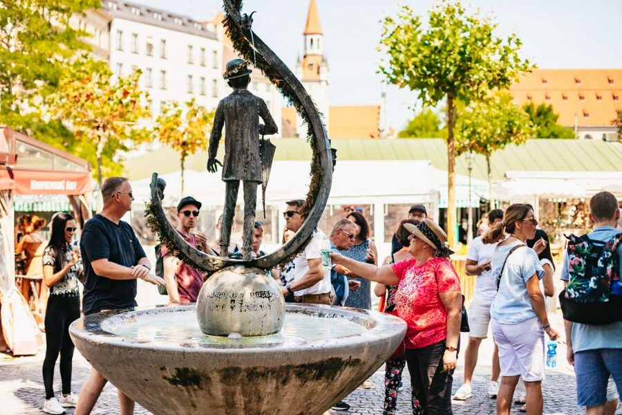 Munich: Viktualienmarkt Food Tour - Exotic fruit and international bites in the middle of Bavaria