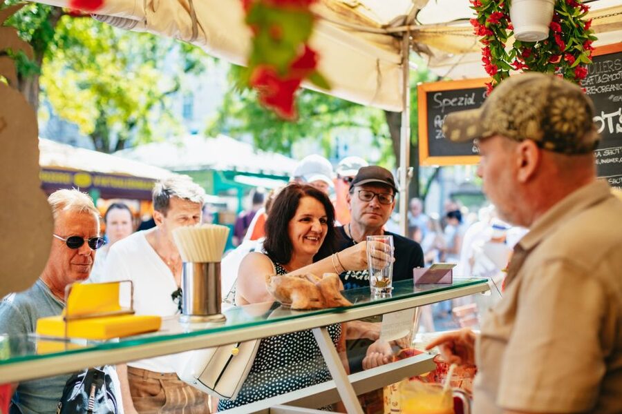 Munich: Viktualienmarkt Food Tour - Bavarian sausages and beer, done the Munich way
