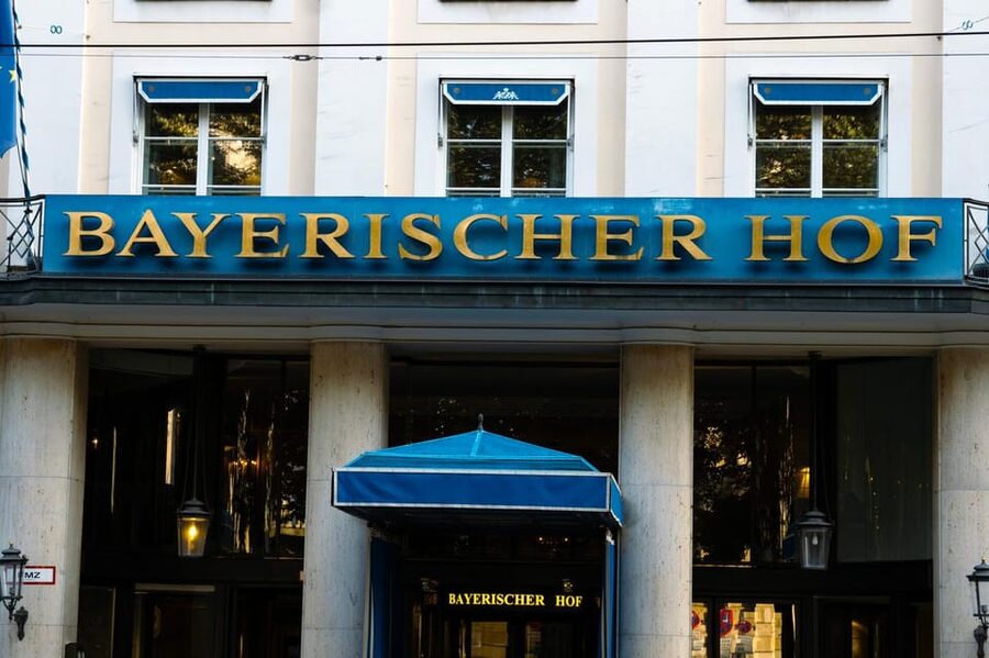 Munich: Walking tour of the old town with all your senses - Viktualienmarkt: food and drink culture with insider angles