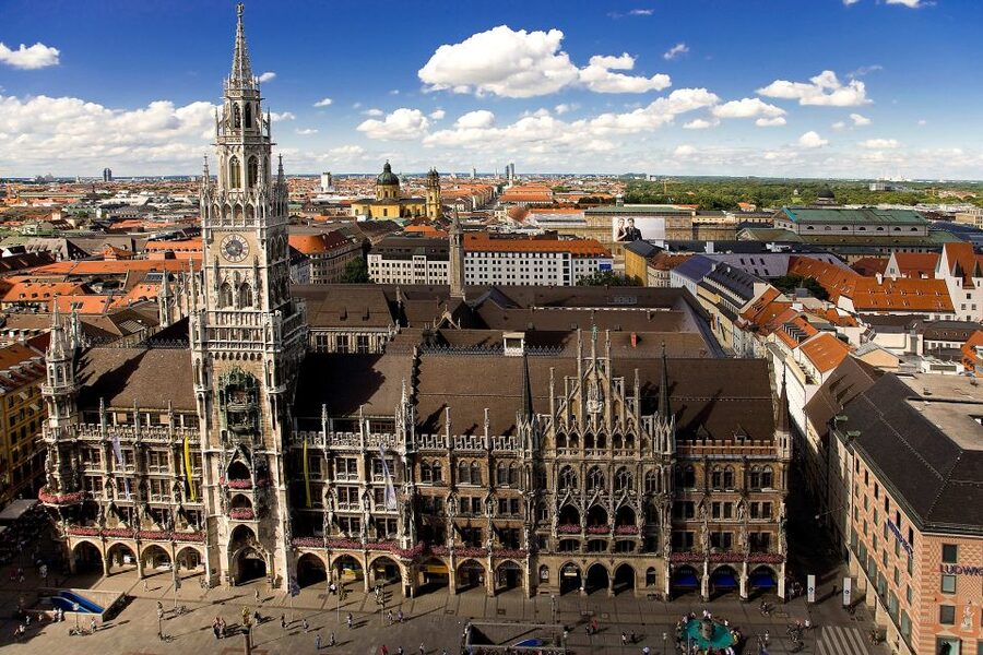Munich: Walking Tour Old Town and Viktualienmarkt - The Neo-Gothic New Town Hall area sets the tone fast
